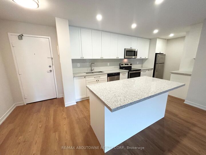 Property Photo:  82 Millside Drive 105  ON L9T 4A1 