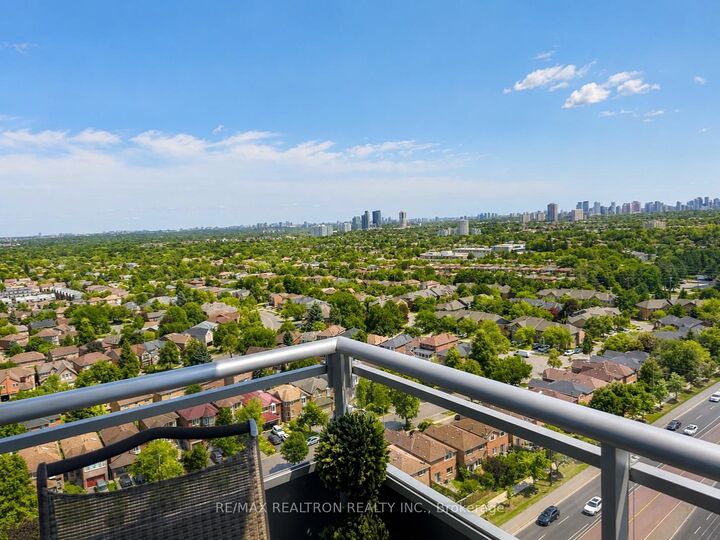 Property Photo: 7890 Bathurst Street 1904 ON L4J 0J8