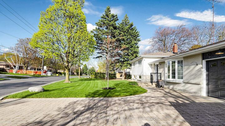Property Photo: 218 Bay Thorn Drive ON L3T 3V7