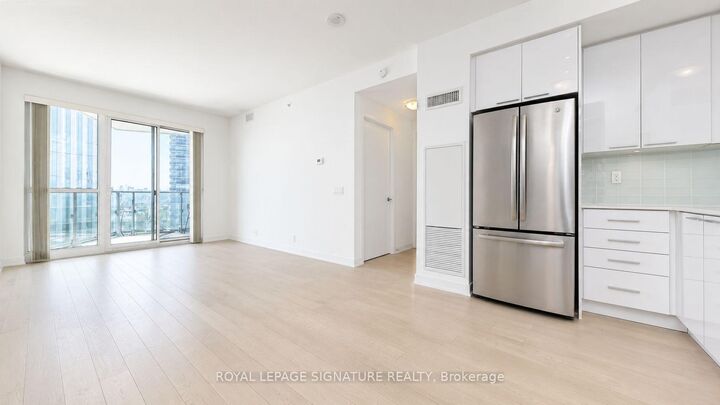 Property Photo: 10 Parklawn Road 1005 ON M8Y 3H8
