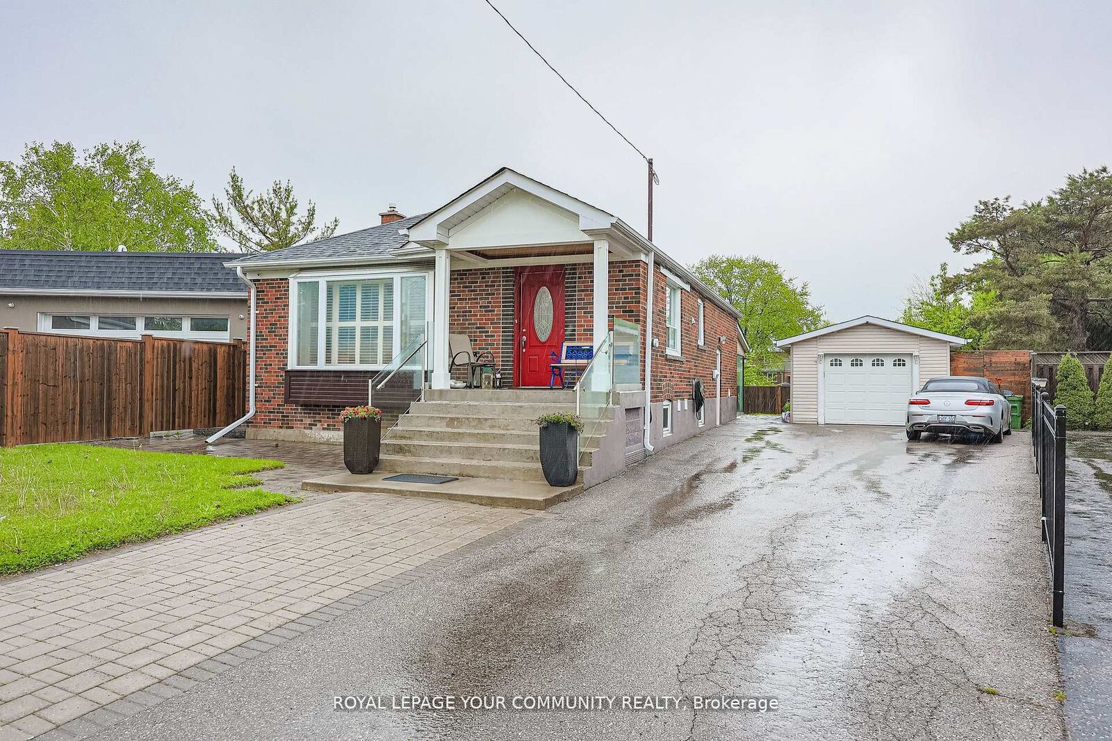 Property Photo:  52 Princeway Drive Lower  ON M1R 2W1 