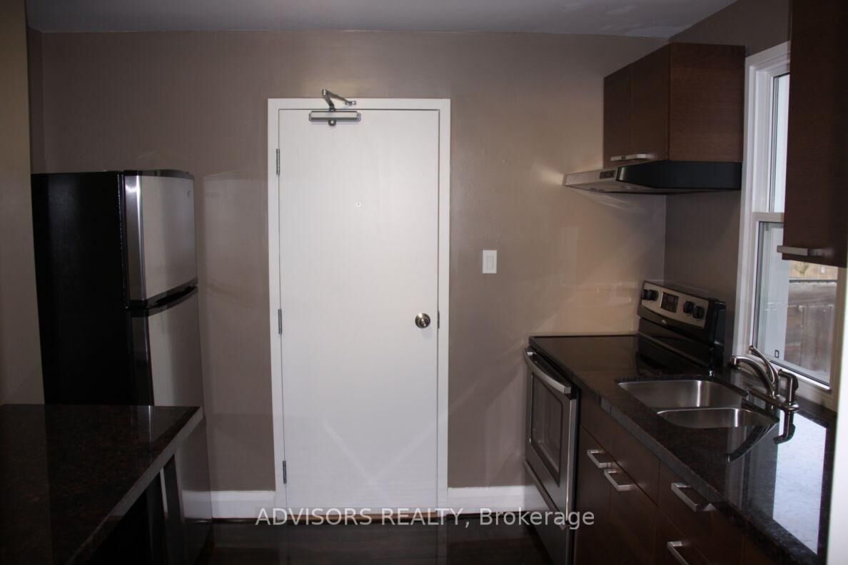 Property Photo:  3717 Lakeshore Boulevard W 5  ON M8W 1P8 