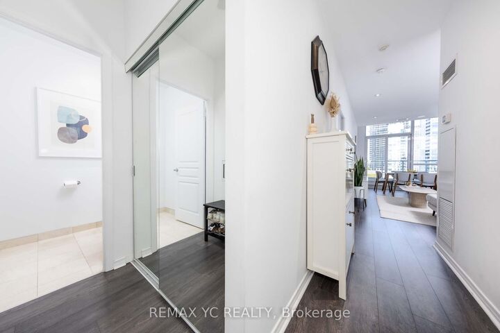 Property Photo: 352 Front Street W Ph09 ON M5V 0K3