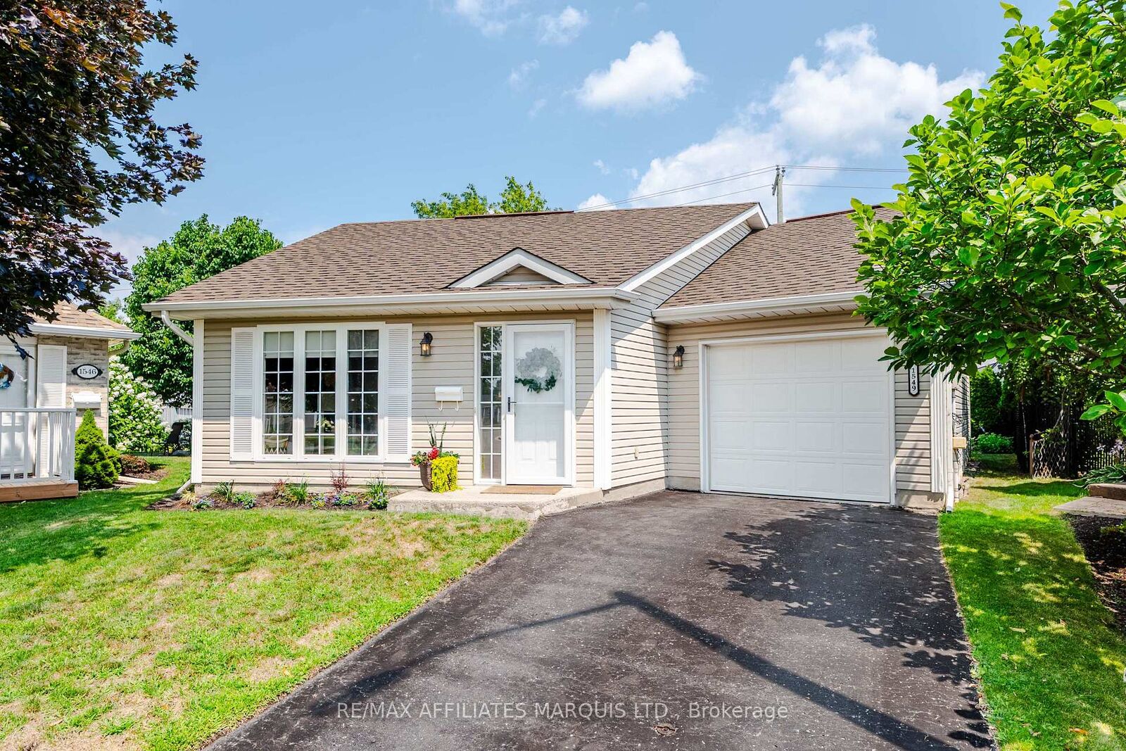 Property Photo: 1549 Joseph Court ON K6H 7N7