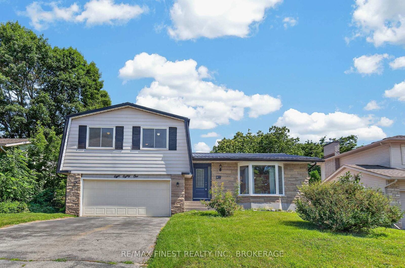 Property Photo:  881 Ludgate Crescent  ON K7M 6C7 