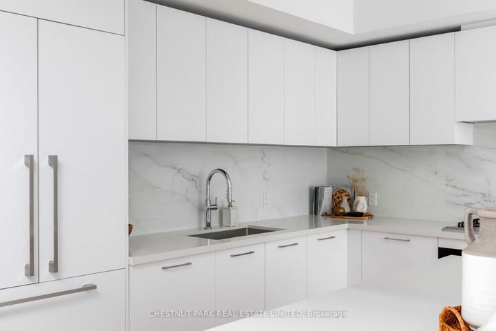 Property Photo: 33 Frederick Todd Way 1602 ON M4G 0C9