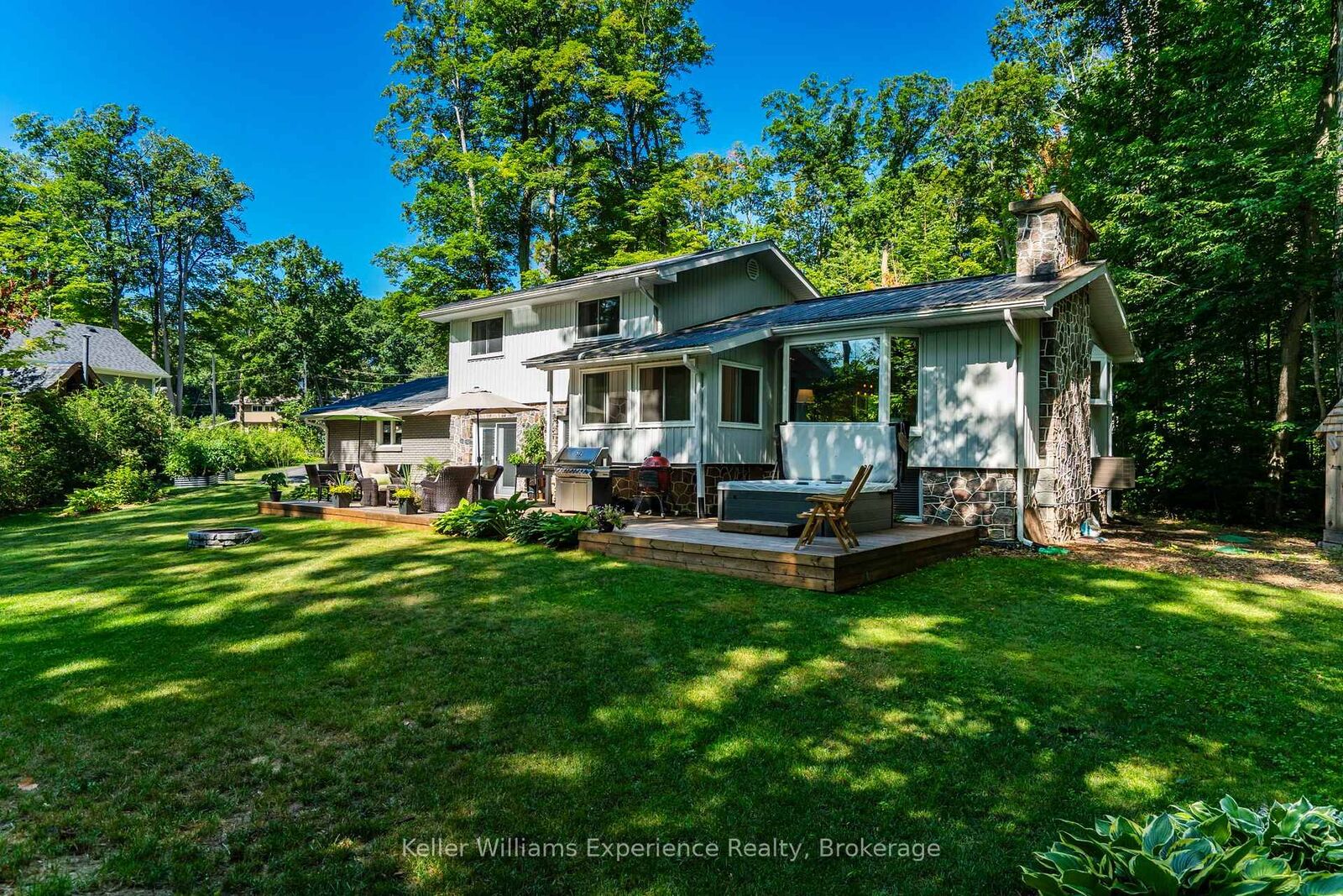 Property Photo: 469 Parkview Court ON L4R 5G3