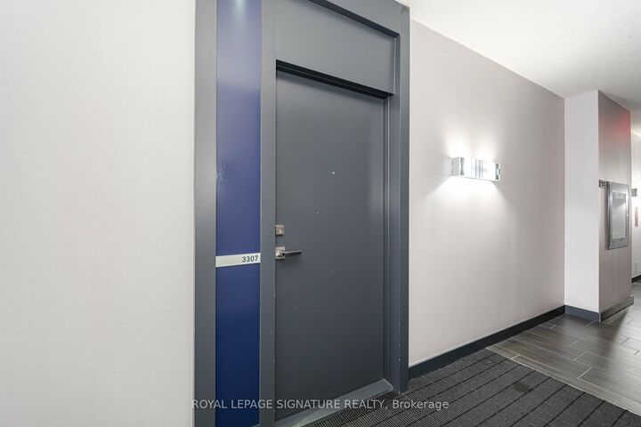 Property Photo:  832 Bay Street 3307  ON M5S 1Z6 