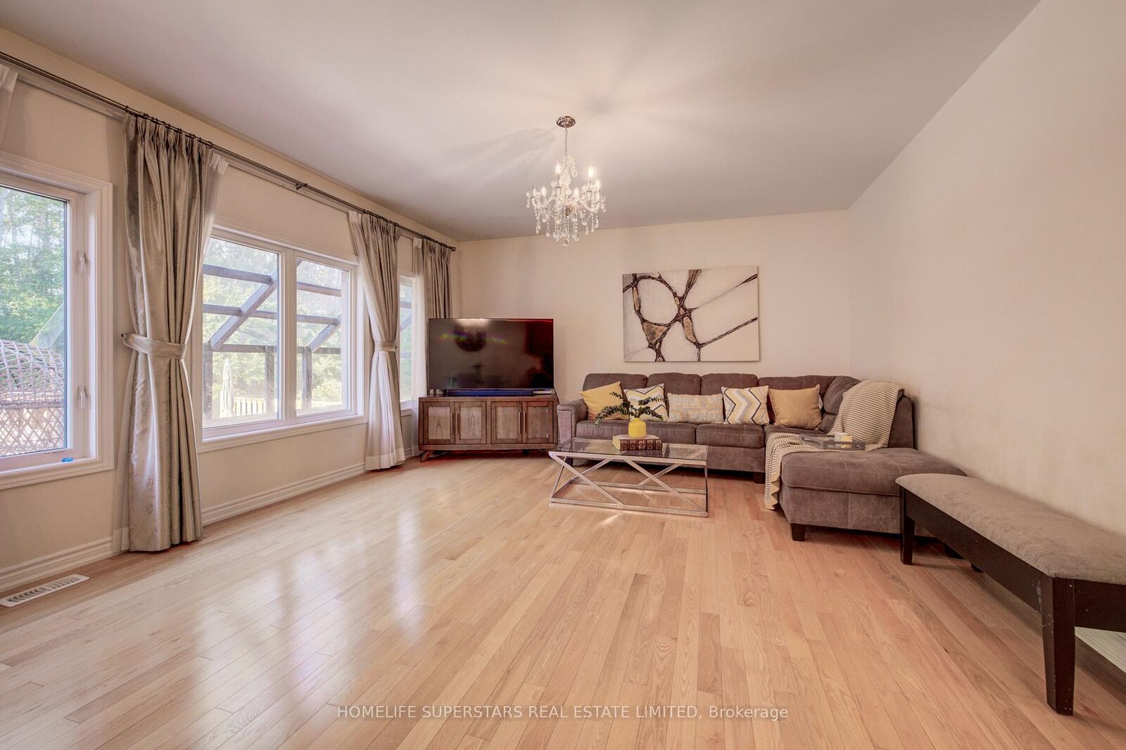 Property Photo:  27 Upperview Place  ON L1R 0N4 