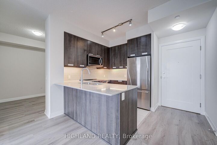 Property Photo:  35 Watergarden Drive 2716  ON L5R 0G8 