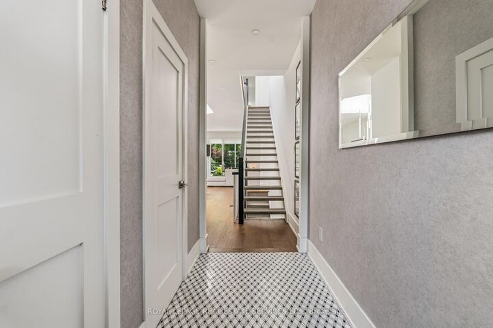Property Photo:  7 Bowman Street  ON M4X 1V1 