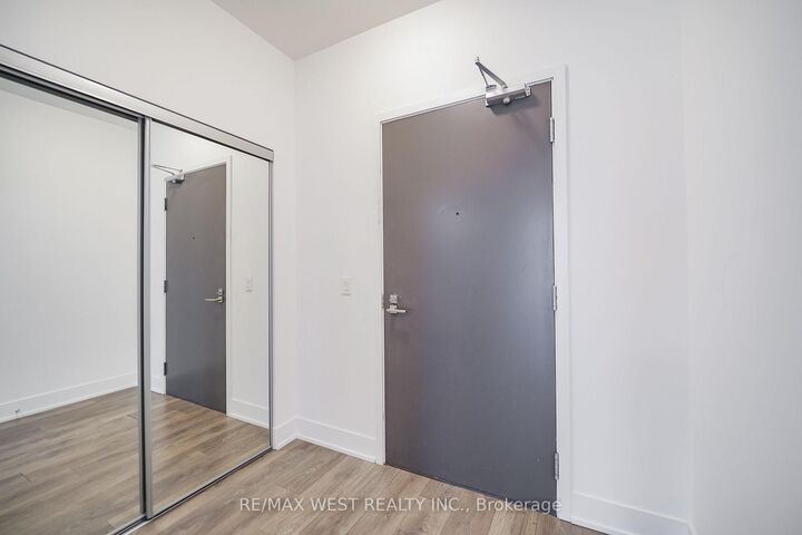 Property Photo:  2916 Highway 7 Road 3307  ON L4K 0K6 
