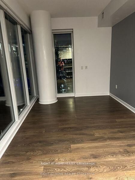 Property Photo:  115 Blue Jays Way Centre 4211  ON M5V 0N4 