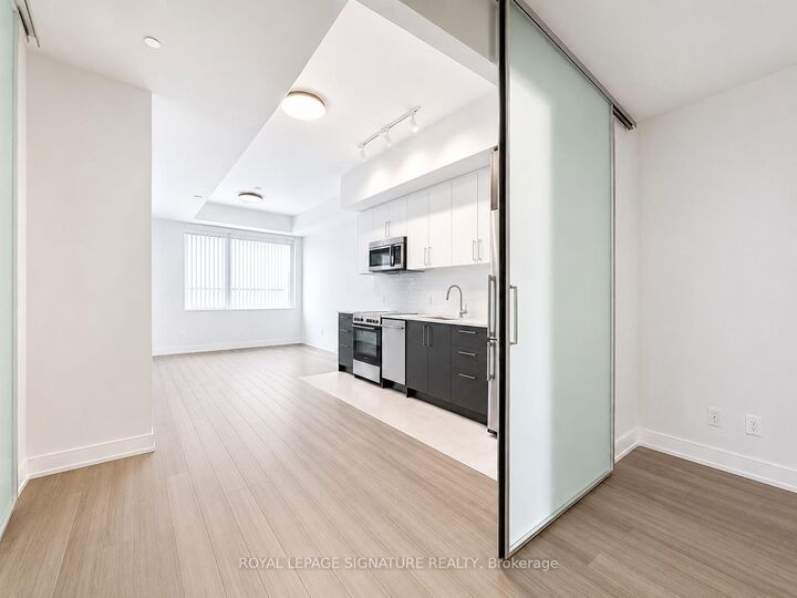 Property Photo: 664 Spadina Avenue 903 ON M5S 0G4