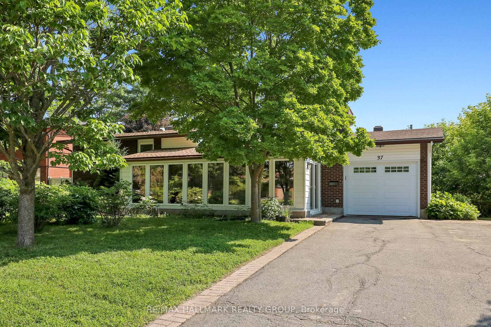 Property Photo:  37 Lyall Street  ON K2E 5G7 