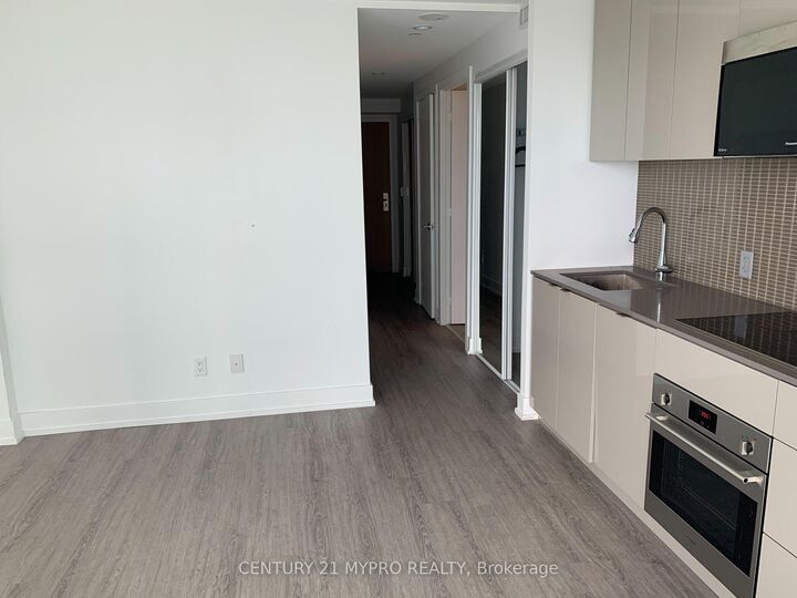 Property Photo: 7 Grenville Street 4802 ON M4Y 0E9