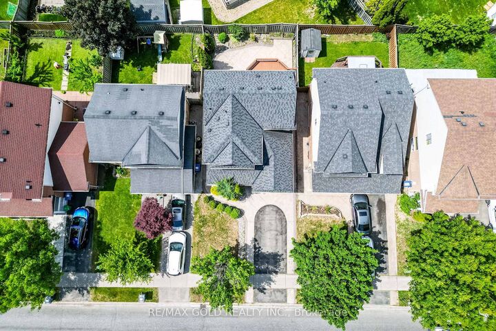 Property Photo:  34 Worthington Avenue  ON L7A 1M9 