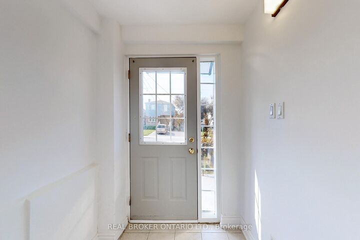 Property Photo:  102 Bowie Avenue Main  ON M6E 2P7 