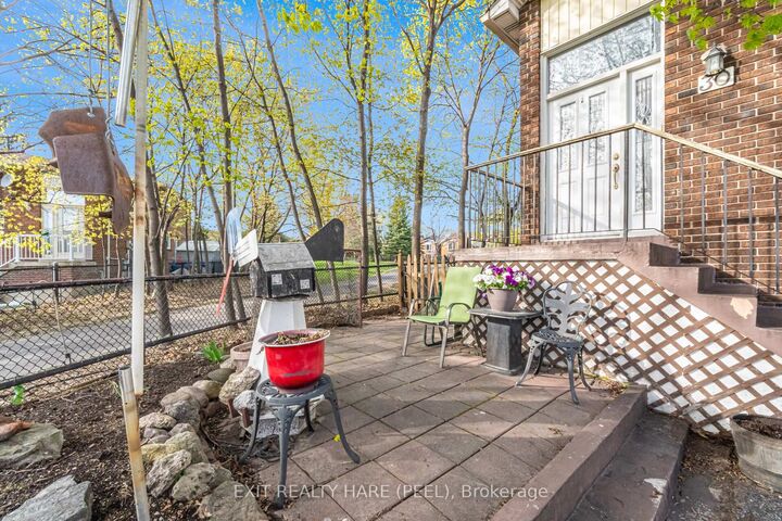 Property Photo: 30 Thorsby Court ON L6V 3T9