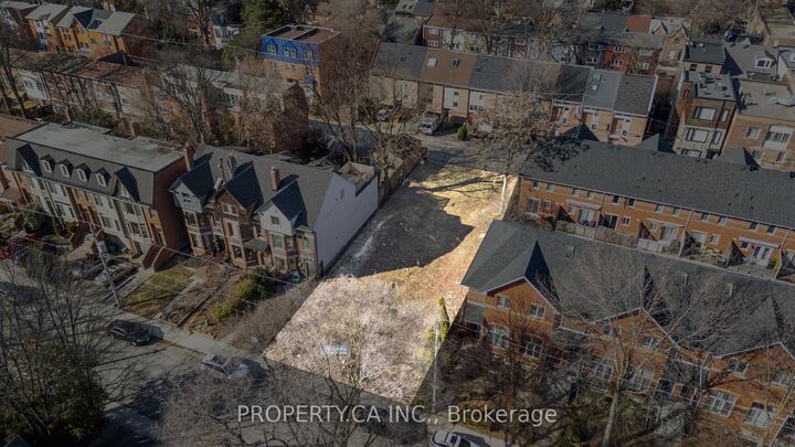 Property Photo:  239B Milan Street  ON M5A 4C3 