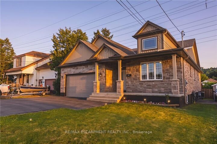 602 Cochrane Road — photo 1