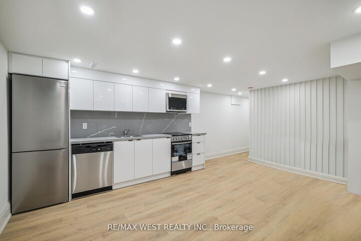 Property Photo:  202 Perth Avenue Lower  ON M6P 3K8 