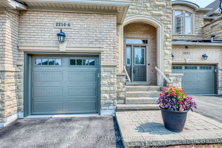 Property Photo: 2254 Rockingham Drive 6 ON L6H 7H8