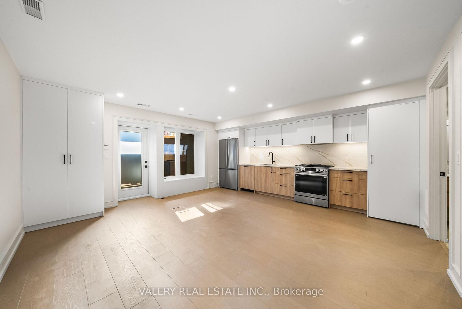 Property Photo:  131 Dovercourt Road Unit 1  ON M6J 3C5 