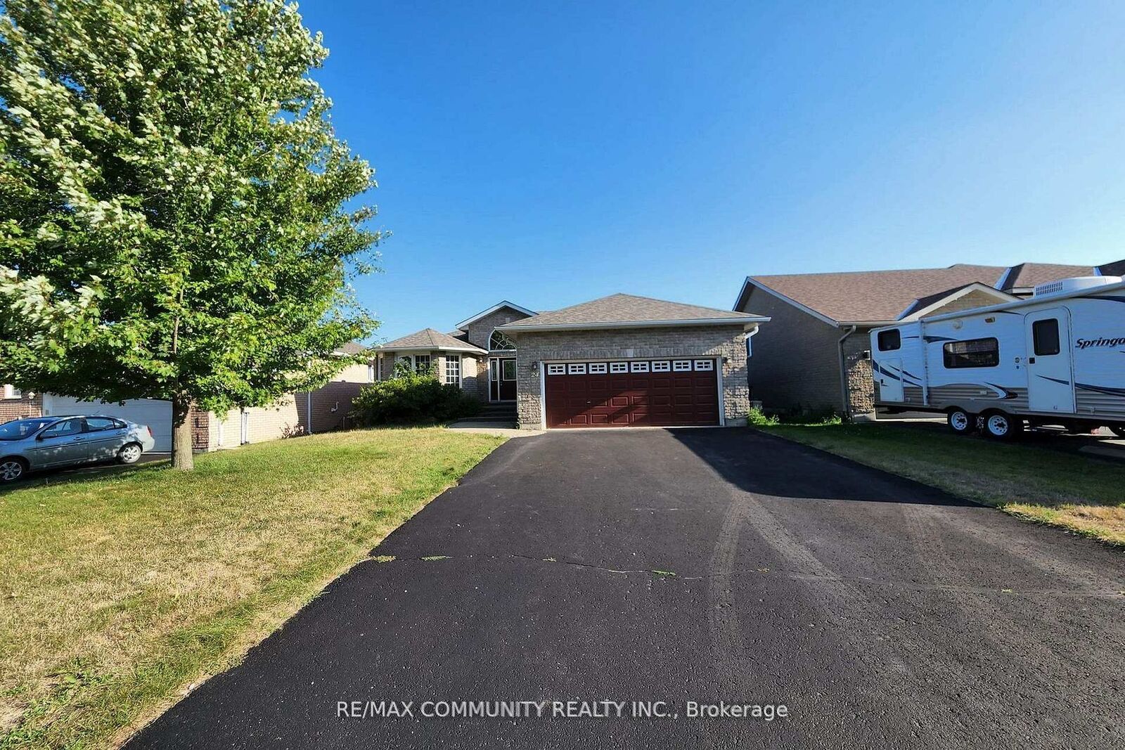 Property Photo:  24 Sunshine Lane  ON K8V 6X7 