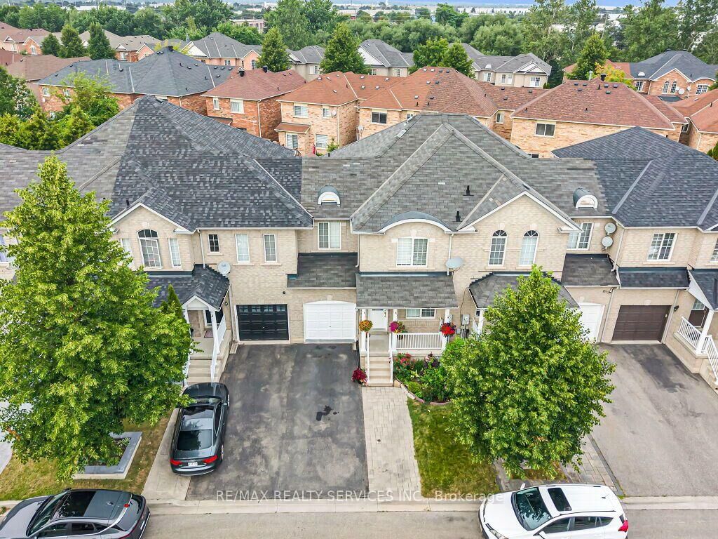 Property Photo: 7 Olivett Lane ON L7A 2X3
