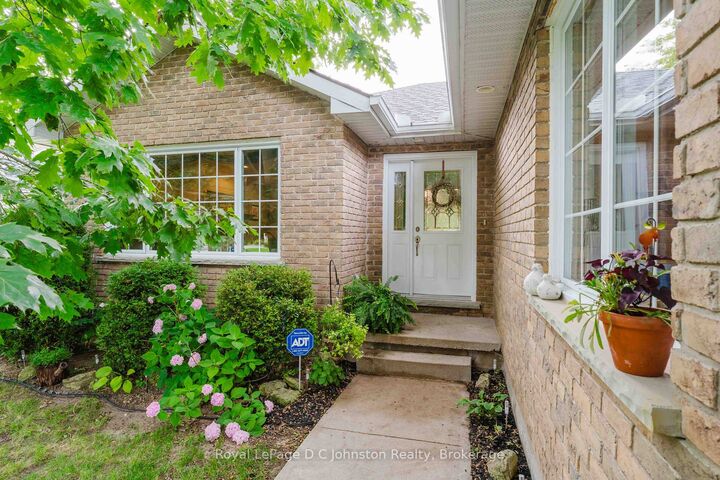 Property Photo: 103 Grenville Street N ON N0H 2L0