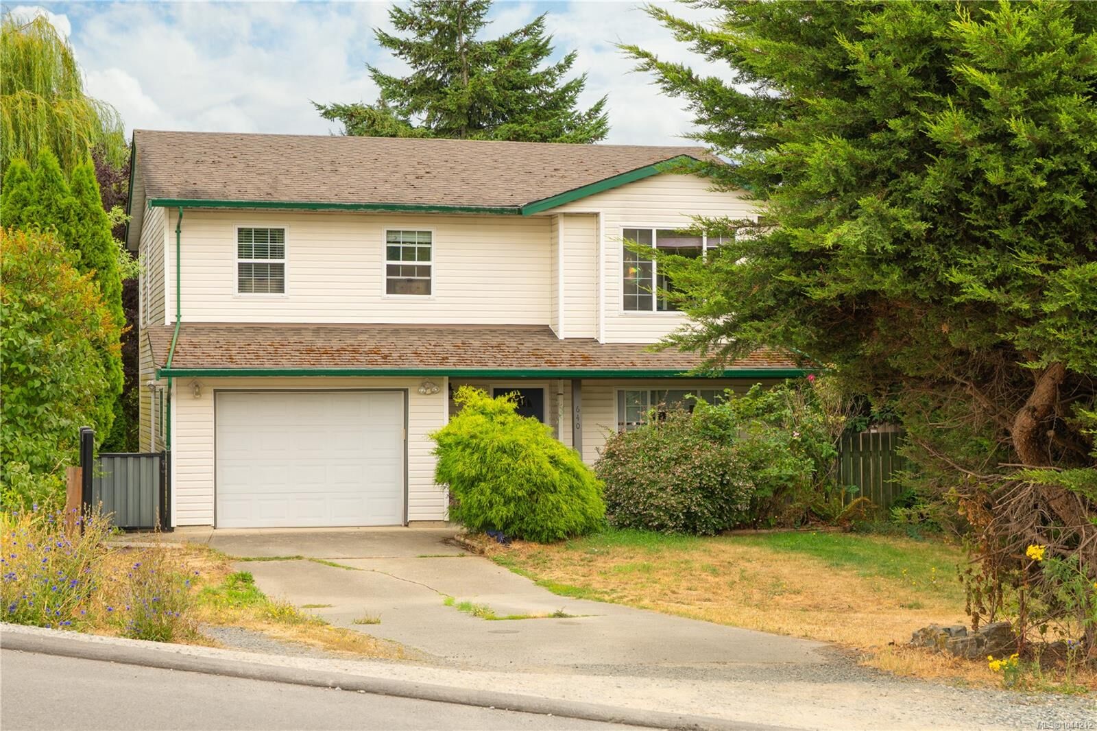 Property Photo:  640 Railway Ave  BC V9R 4K9 