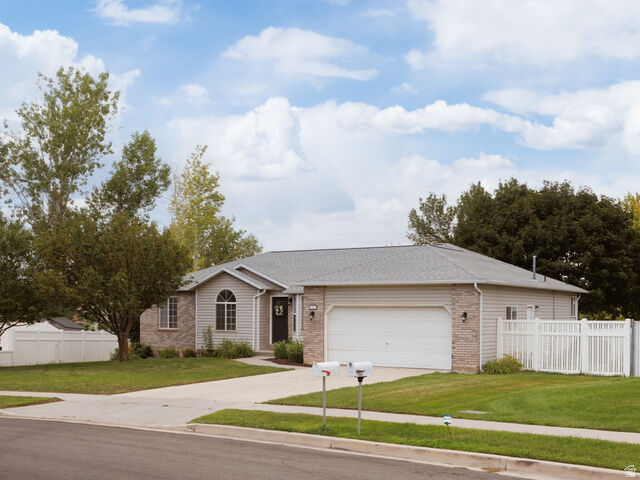Property Photo: 1041 N 300 W UT 84003