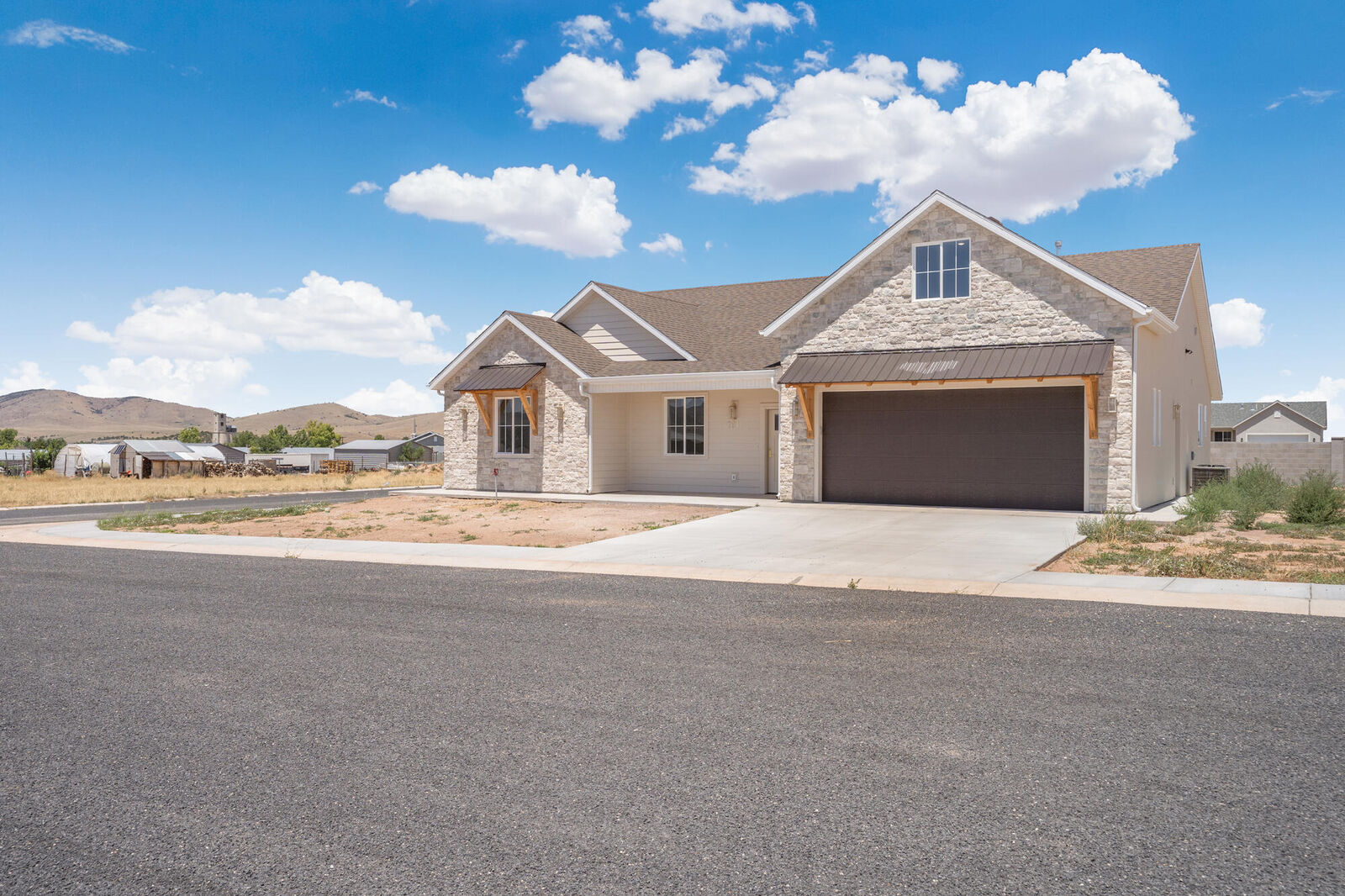 Property Photo:  791 E 200 S  UT 84725 