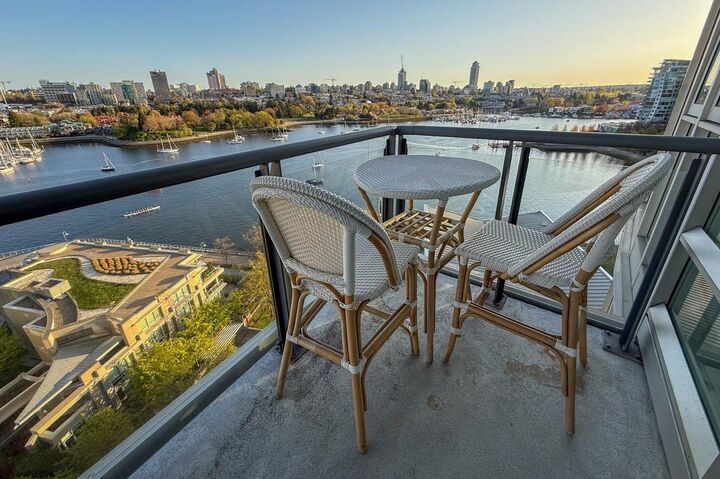 Property Photo:  1383 Marinaside Crescent 1702  BC V6Z 2W9 
