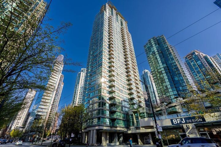 1328 W Pender Street 907 — photo 1