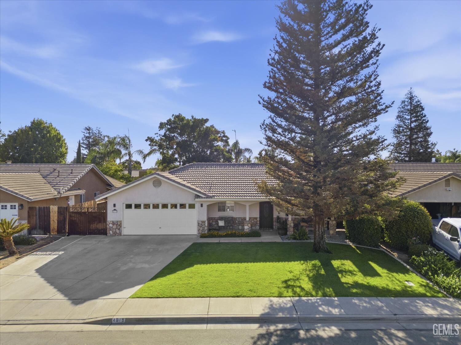 Property Photo: 4819 Goal Point Street CA 93312