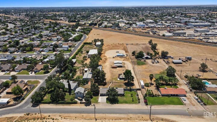 Property Photo: 12420 Paddock Place CA 93312