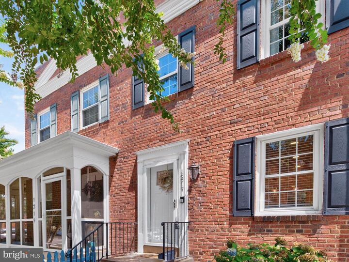 Property Photo:  1217 Colonial Avenue  VA 22314 