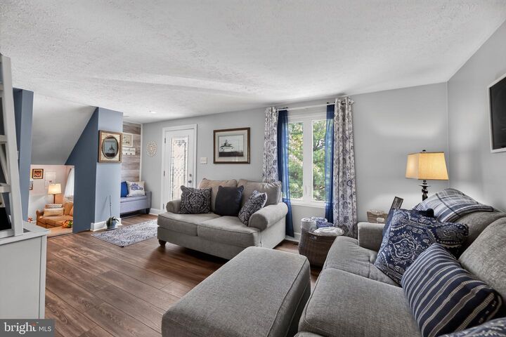 Property Photo:  3 Foxwood Court  NJ 08081 