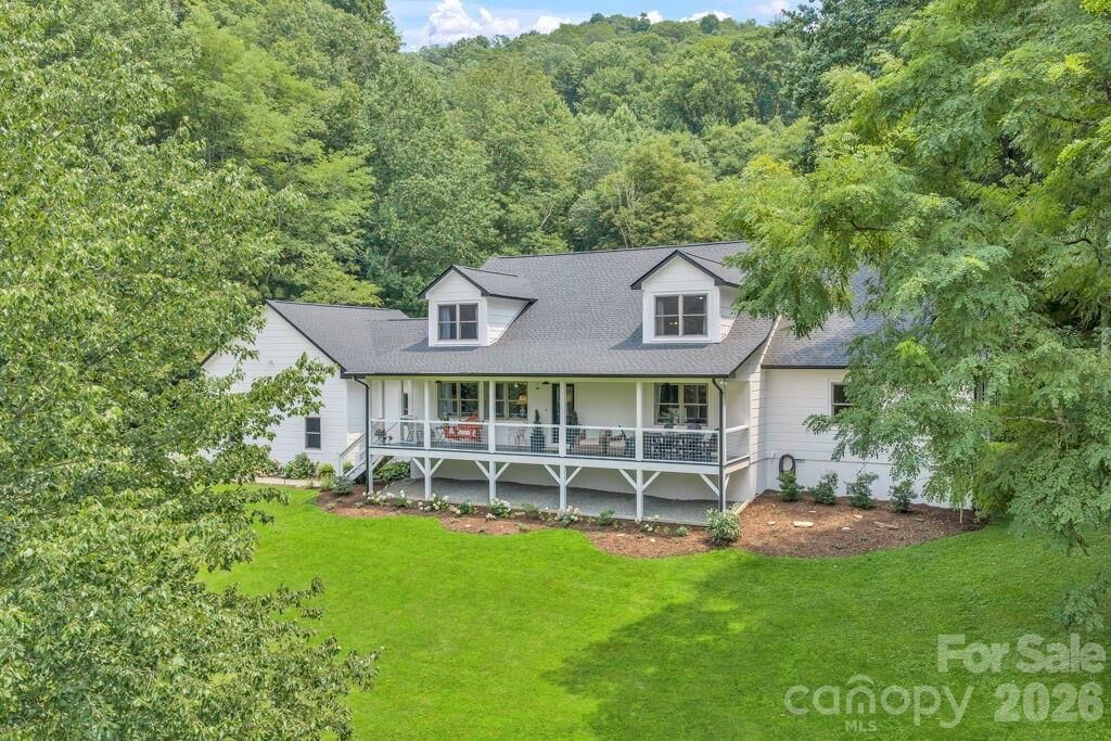 Property Photo: 165 Leighway Lane NC 28604