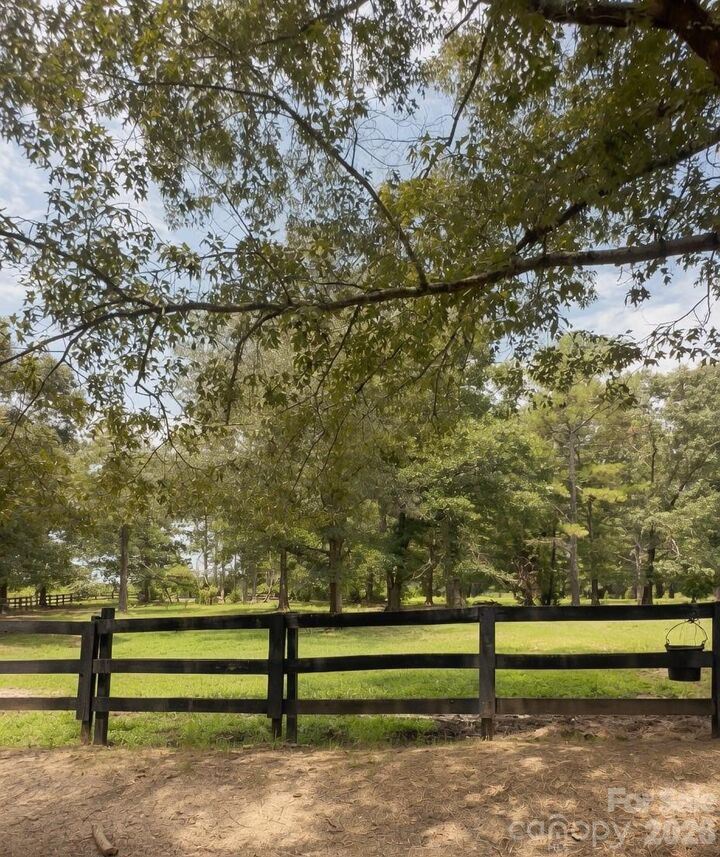 Property Photo: 350 Vick Russell Lane NC 28722