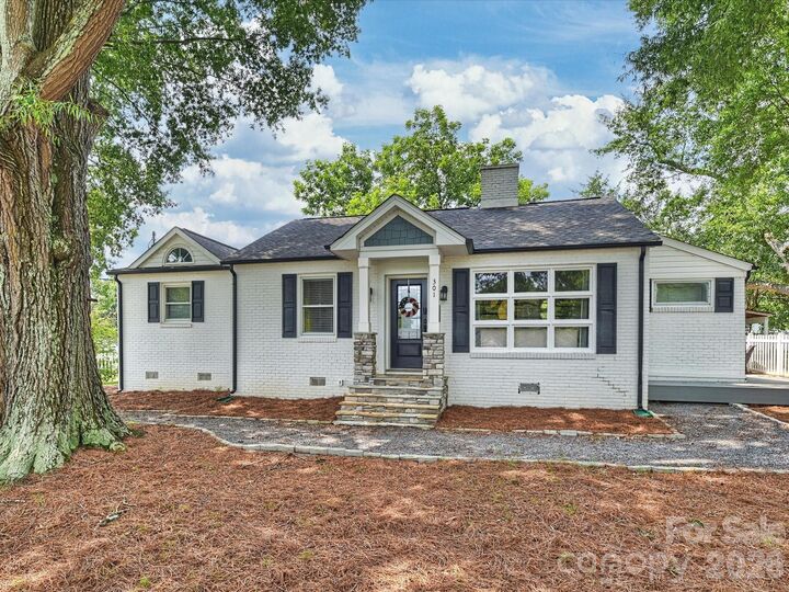 Property Photo: 301 Harris Street SC 29715