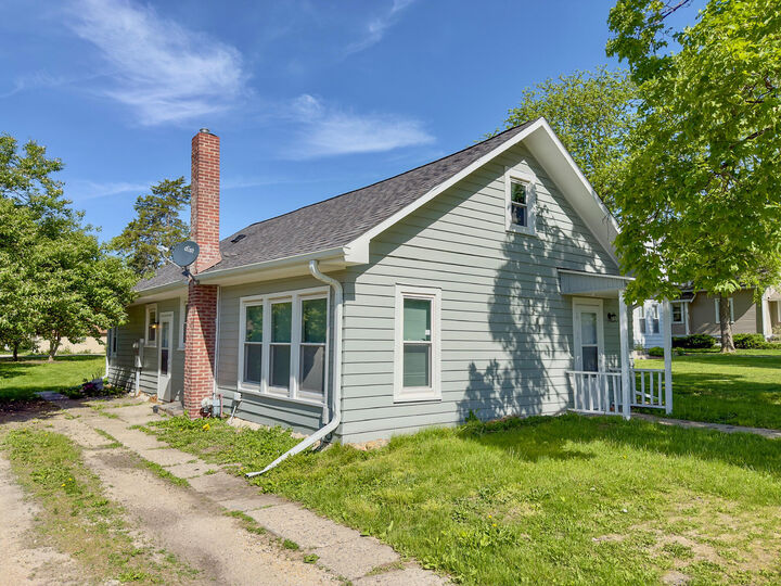 Property Photo: 1207 Kellogg Avenue IA 50010