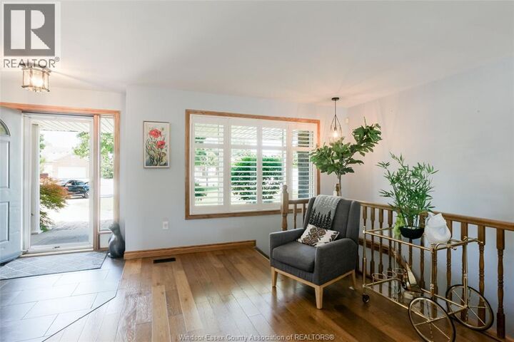Property Photo:  521 Royal Ridge Crescent  ON N9V 3W4 