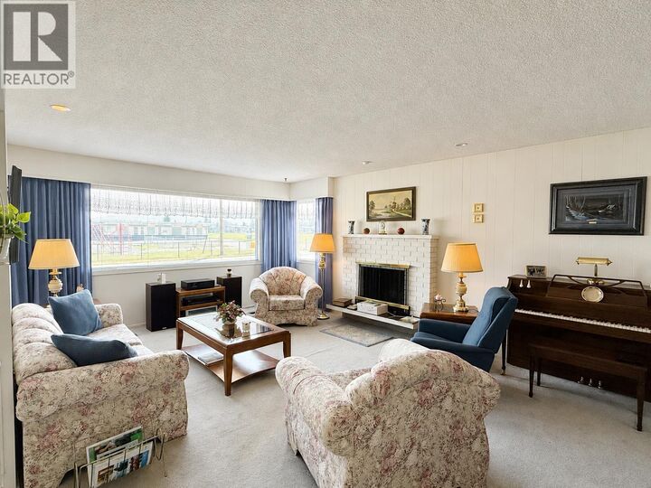 Property Photo:  192 Patterson Street  BC V2M 3M6 