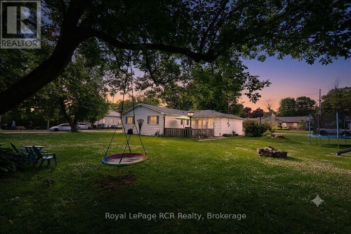 Property Photo:  223 Division Street  ON N0H 2T0 