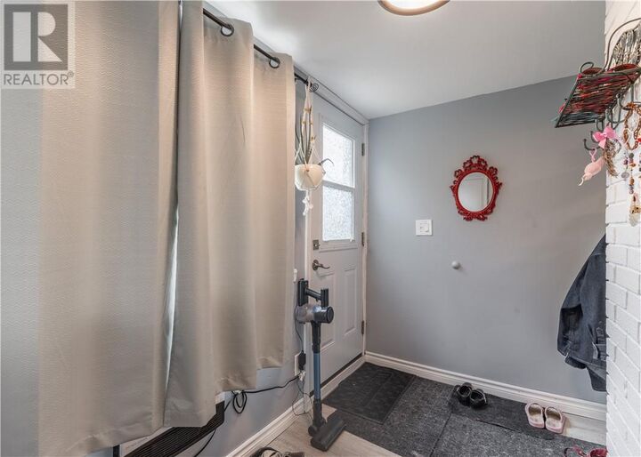 Property Photo:  287 Van Horne Street  ON P3B 1J1 