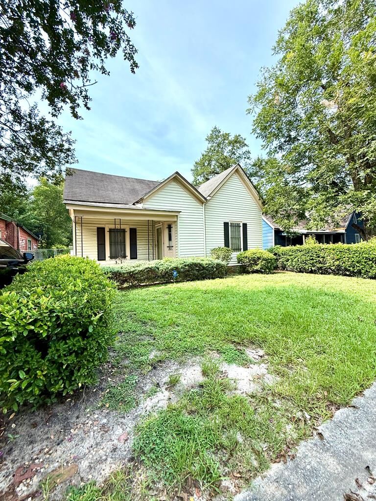 Property Photo: 705 W 11th Avenue GA 31015