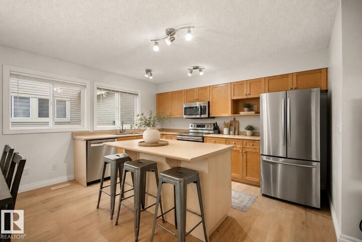 12050 17 Avenue SW 6 — photo 1